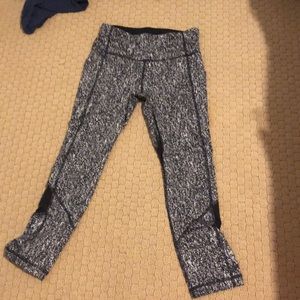 black and white cropped lululemon leggings